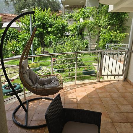 Roman Garden Apartment Рисан Экстерьер фото