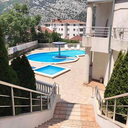 Roman Garden Apartment Рисан Экстерьер фото