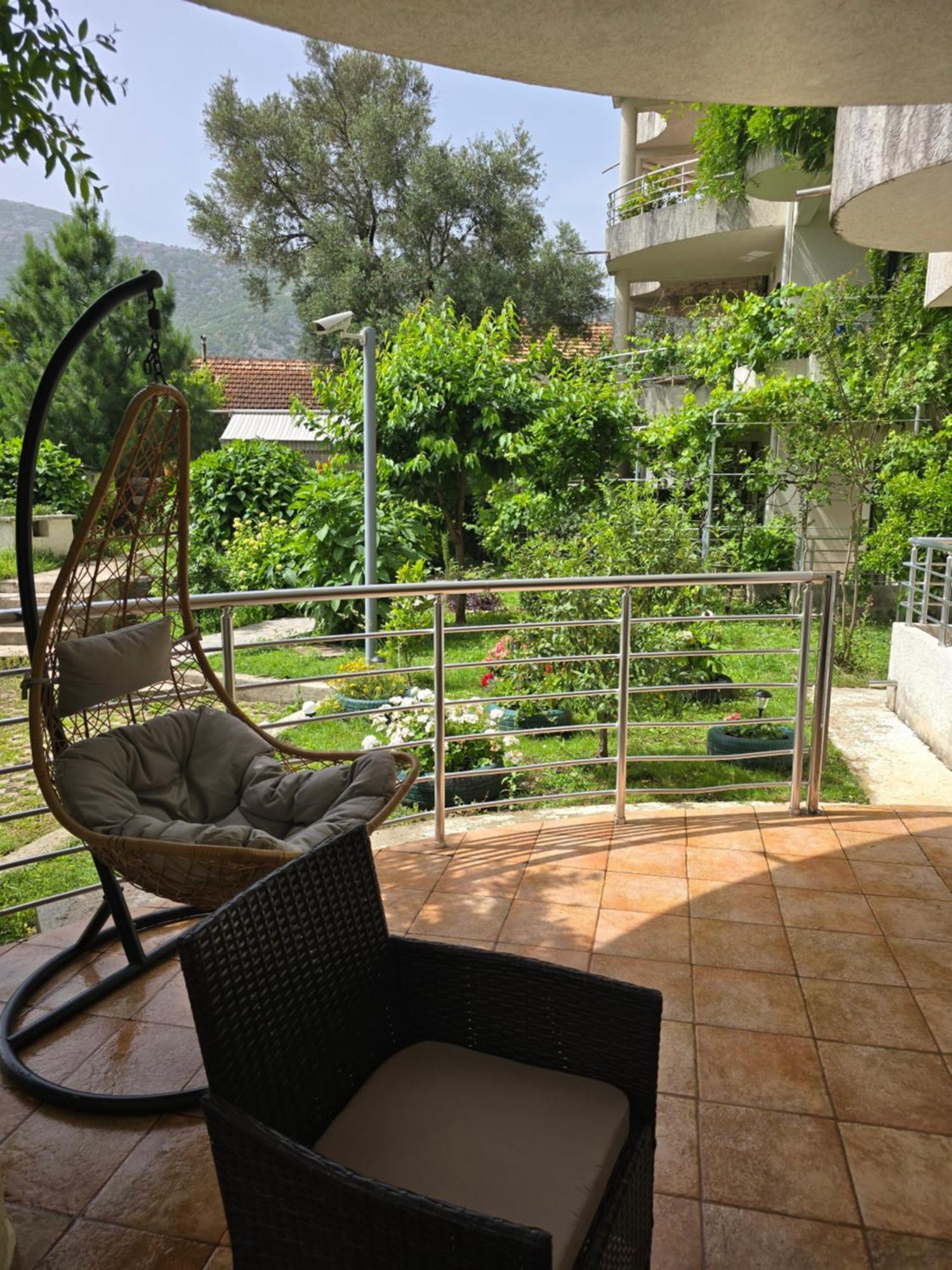 Roman Garden Apartment Рисан Экстерьер фото